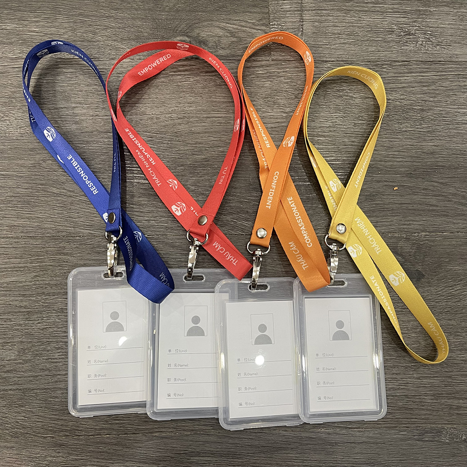 Dây Đeo Thẻ Nhiều Màu Kèm Ví Nhựa Trong Suốt – Nhận In Logo