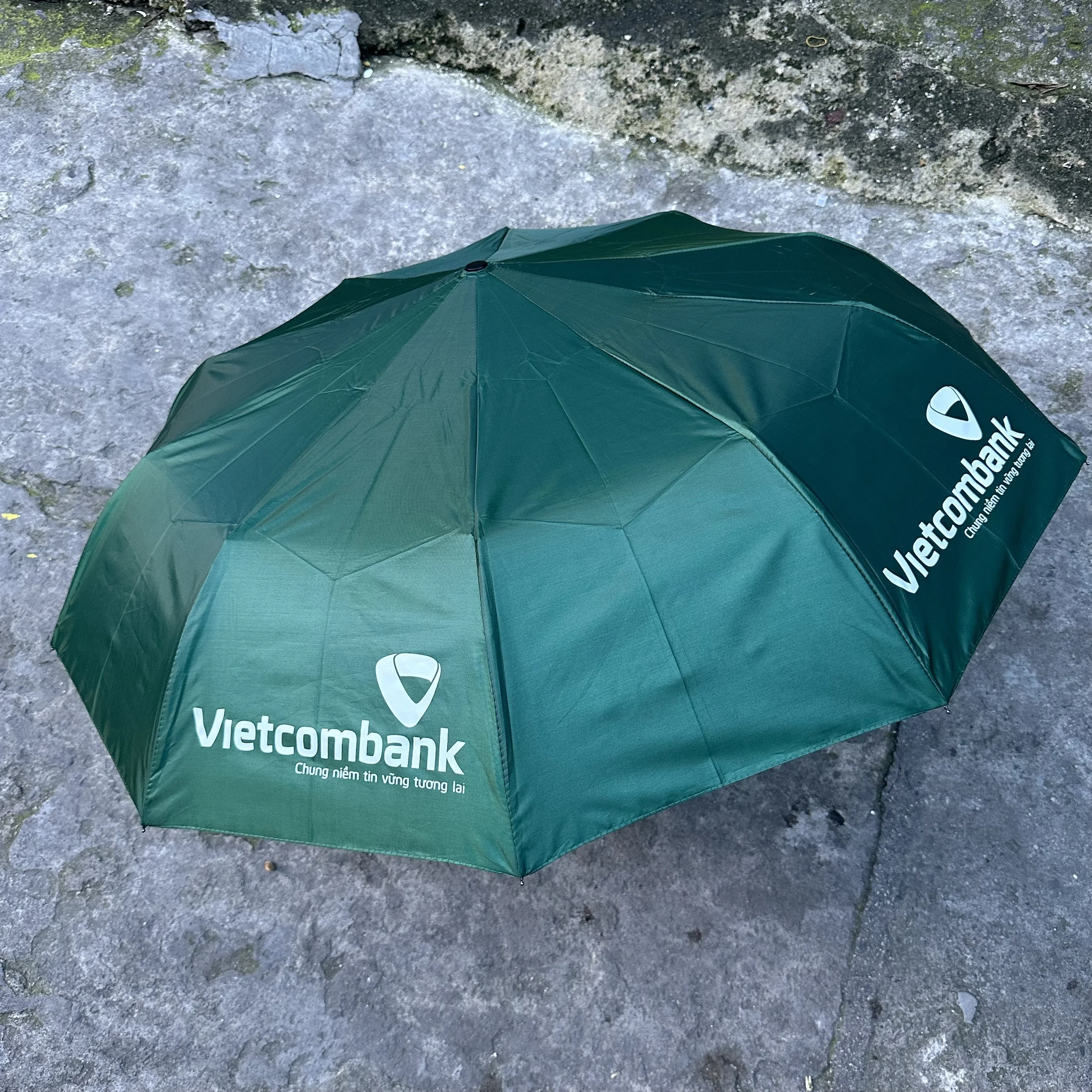 Ô Dù Gấp Vietcombank Xanh Lá – Quà Tặng Doanh Nghiệp Cao Cấp