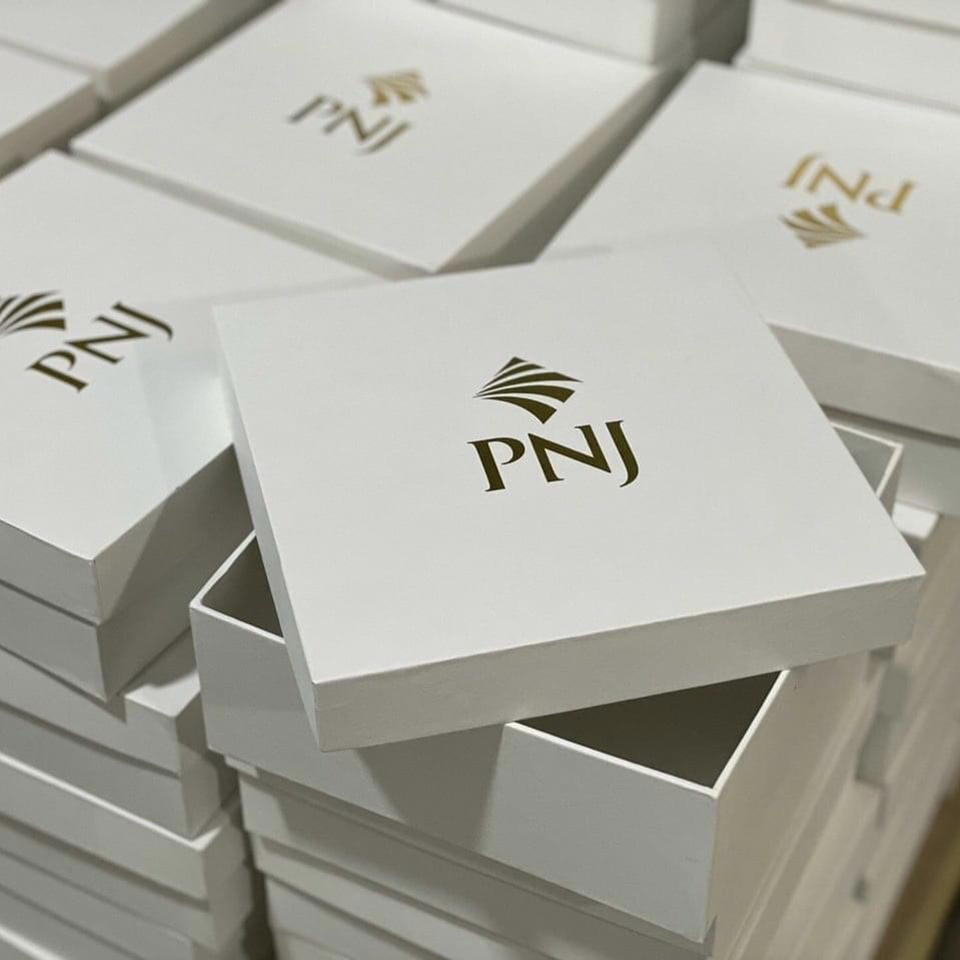 Hộp giấy cứng trắng nắp rời – in logo theo yêu cầu