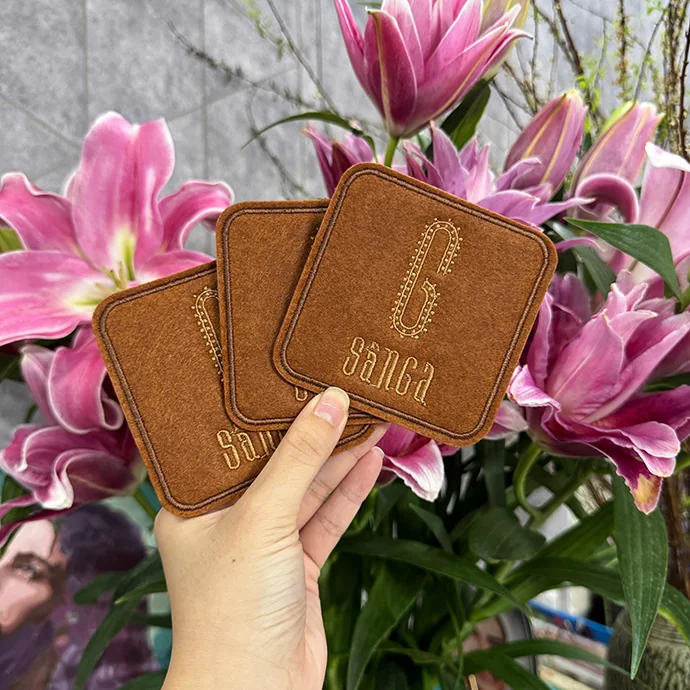 Lót Ly Thêu Theo Yêu Cầu - Quà Tặng Văn Phòng Sang Trọng | Quà Tặng Nhanh