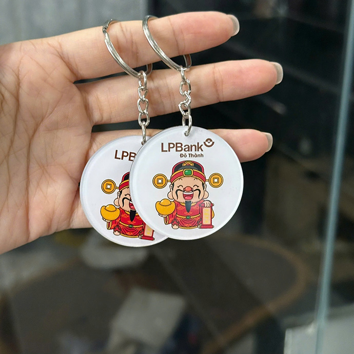 Móc Khóa Nhựa Tròn Hình Thần Tài In Logo Quảng Cáo