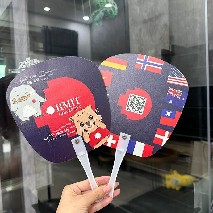 Quạt Nhựa Cầm Tay In Logo – Quà Tặng Sự Kiện Quảng Cáo Giá Rẻ