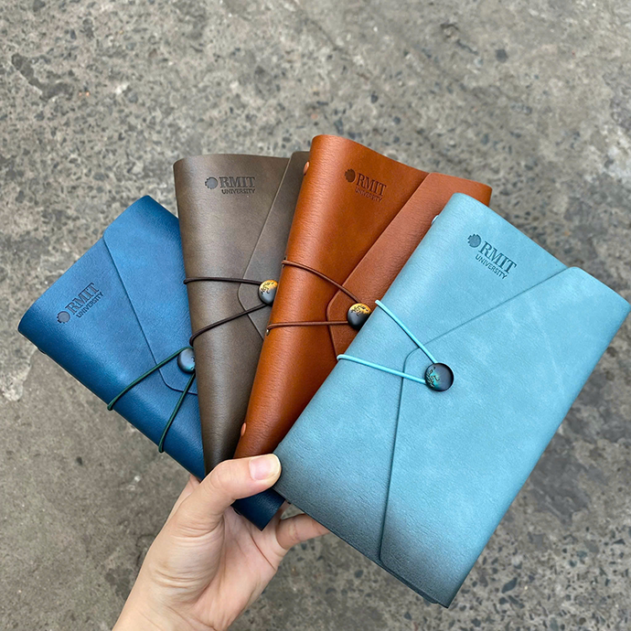 Sổ Bìa Da Gài Nút In Logo RMIT - In Logo Theo Yêu Cầu – Quà Tặng Doanh Nghiệp Cao Cấp
