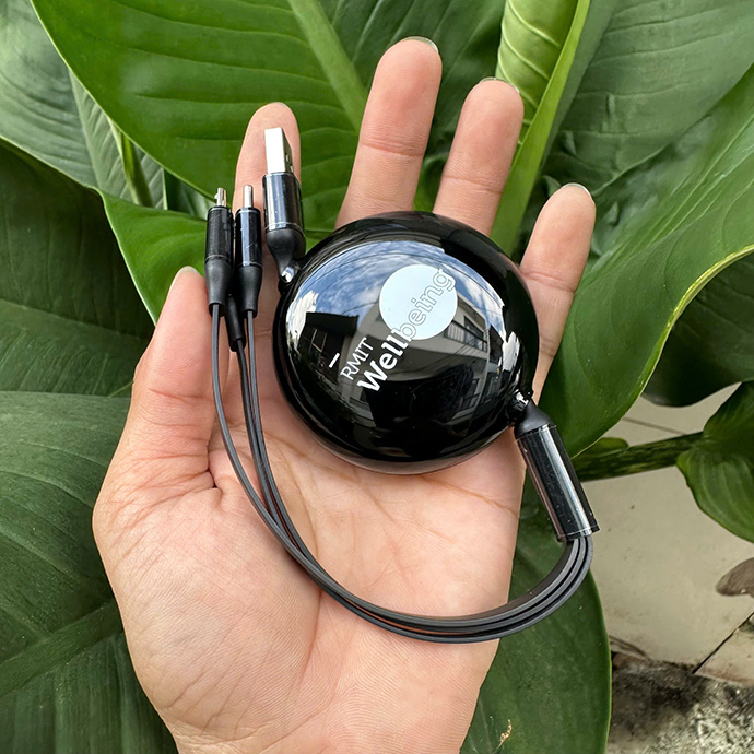 Bộ Sạc Màu Đen In Logo Theo Yêu Cầu – Quà Tặng Công Nghệ Sang Trọng