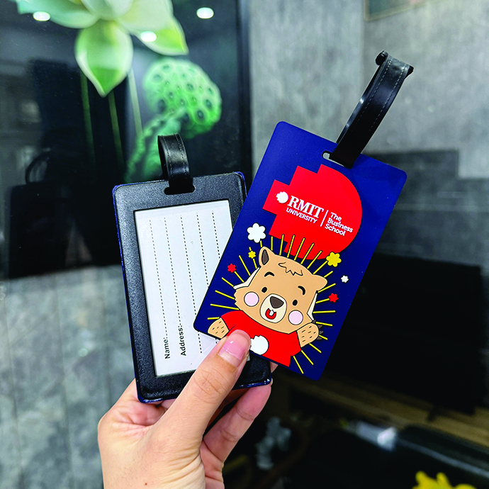 Tag Hành Lý Nhựa In Logo – Thẻ Gắn Vali Du Lịch Cao Cấp
