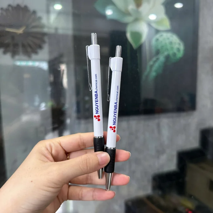 Bút Bi Nhựa Bấm In Logo – Quà Tặng Doanh Nghiệp Giá Rẻ