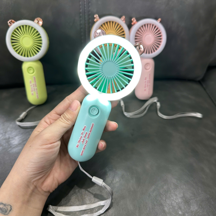 Quạt mini cầm tay tai gấu dễ thương kèm dây đeo in logo