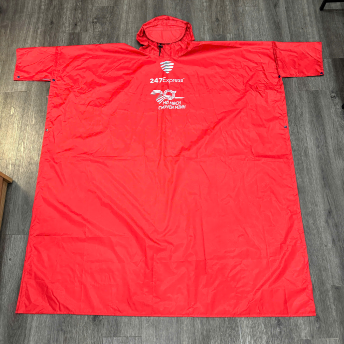 Áo Mưa Cánh Dơi In Logo – Chất Liệu Dày, Màu Đỏ Nổi Bật