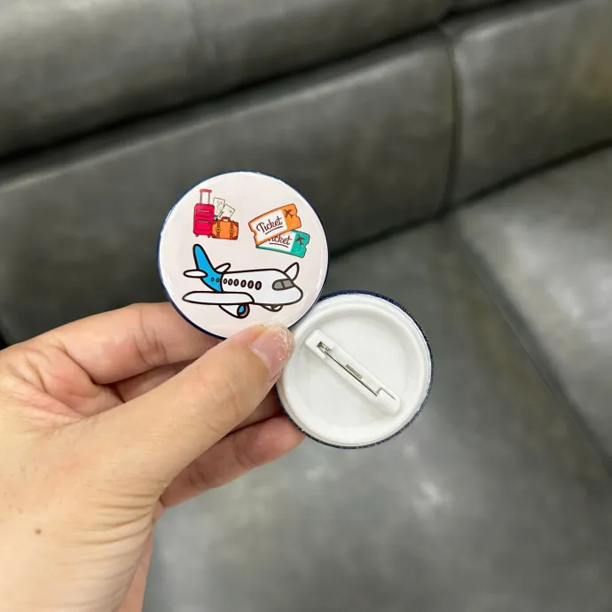 Huy Hiệu Cài Áo In Logo Sự Kiện Quà Tặng Doanh Nghiệp