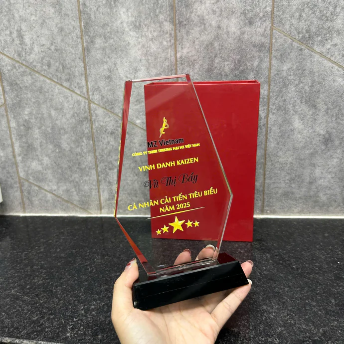 Xưởng Sản Xuất Huy Chương Cúp Pha Lê Cao Cấp In Nội Dung Theo Yêu Cầu