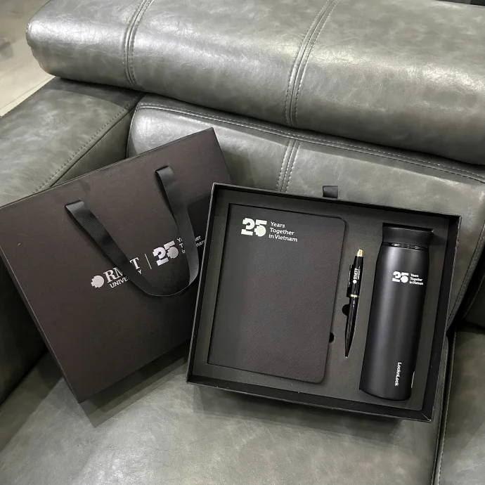 Hộp Quà Tặng Bình Kèm Sổ Kèm Bút Cao Cấp – Sang Trọng & Ý Nghĩa | Quà Tặng Nhanh